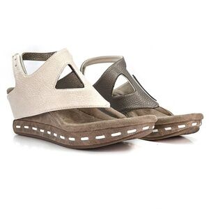 NEW Modzori Venitia 2 Reversible Wedge Sandal, Off White/Pewter Size 11 NIB